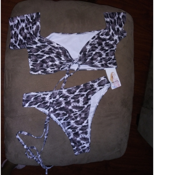 Off The Shoulder Bikini 👙 - Picture 4 of 8